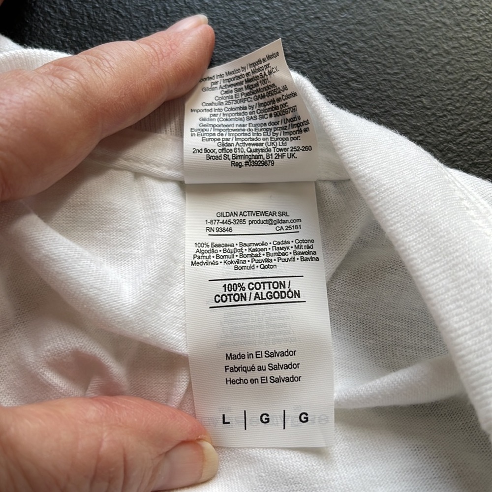 White GILDAN SOFT STYLE TEE SHIRT.  LARGE OR X LARGE - Picture 5 of 5